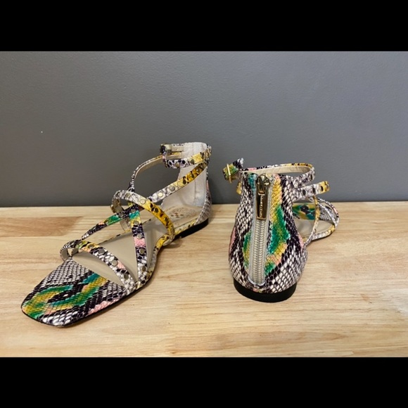 🔻SALE🔻VINCE CAMUTO🔹NEW IN BOX - Picture 4 of 9